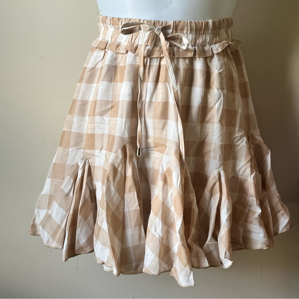Entro EUC tan gingham ruffled hem skirt western size small